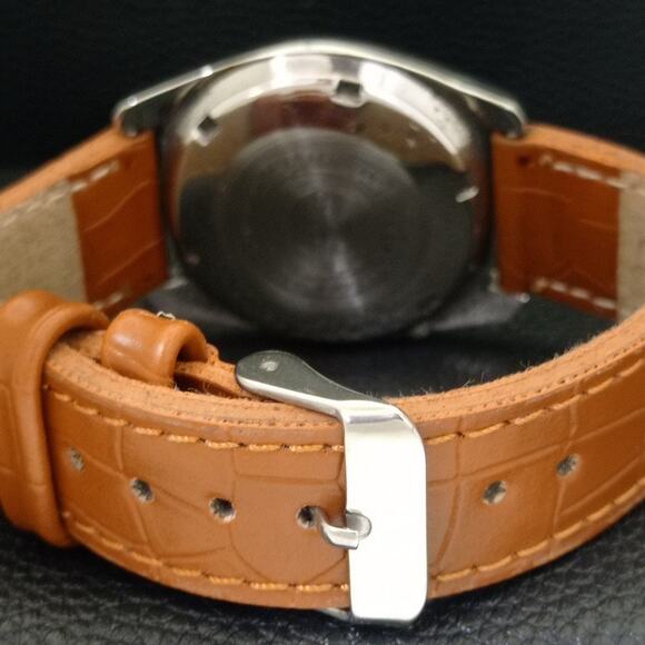 Vintage 1992 Seiko Automatic Mens Silver Watch W/daydate & Red accents - Picture 2 of 10